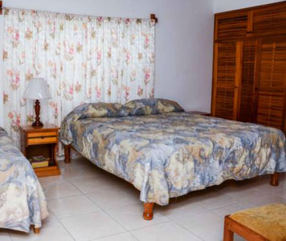 Vanvilla Guest House Negril Exterior photo